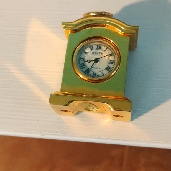🤩Charming!/Goldentone small stand Clock💖 - Picture 7 of 8